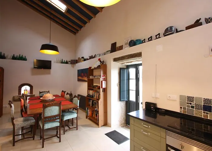 Pausastay - Qdm Artists -