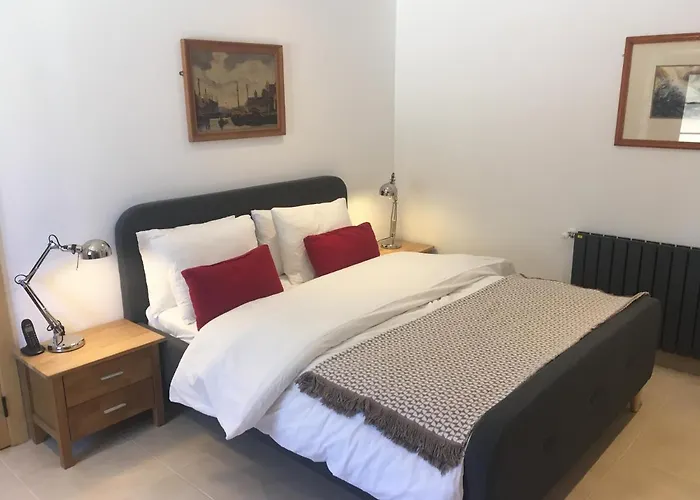 Pausastay - Qdm Artists - * Alvorge