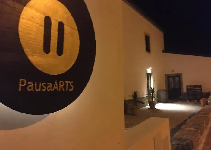 Pausastay - Qdm Artists - *